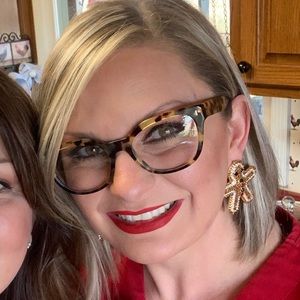 Meet your Posher, Rebecca